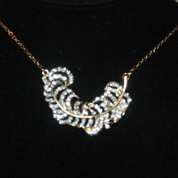 Nwt: Clear Crystal Bend Feather Choker/Necklace - Picture 2 of 3